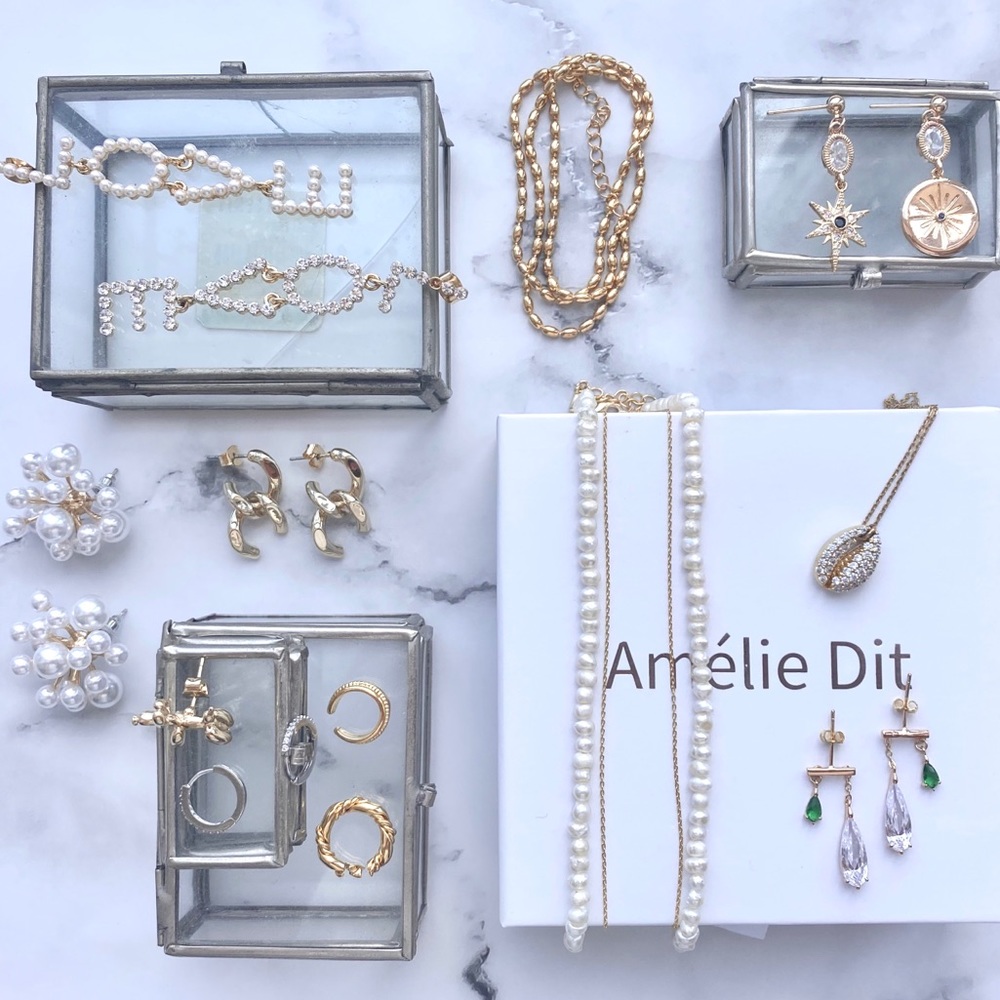 We sell quality fashion accessories!